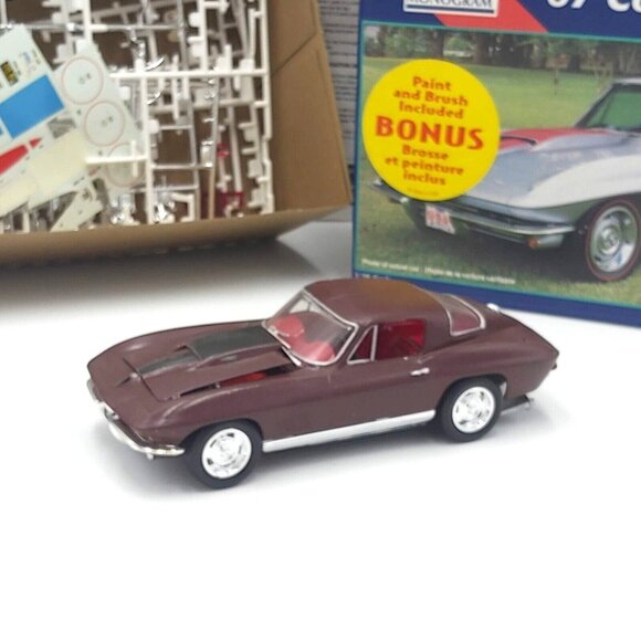 Revell Monogram 1967 Corvette Coupe 1:25 Skill 3 Part Assembled in Box  85-2491 - Picture 2 of 16